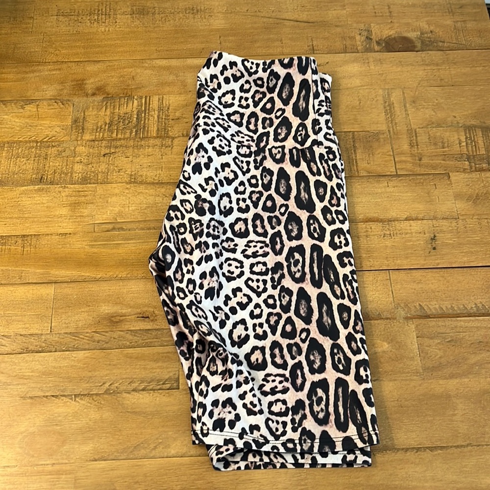 Animal Print Short - Picture 4 of 6